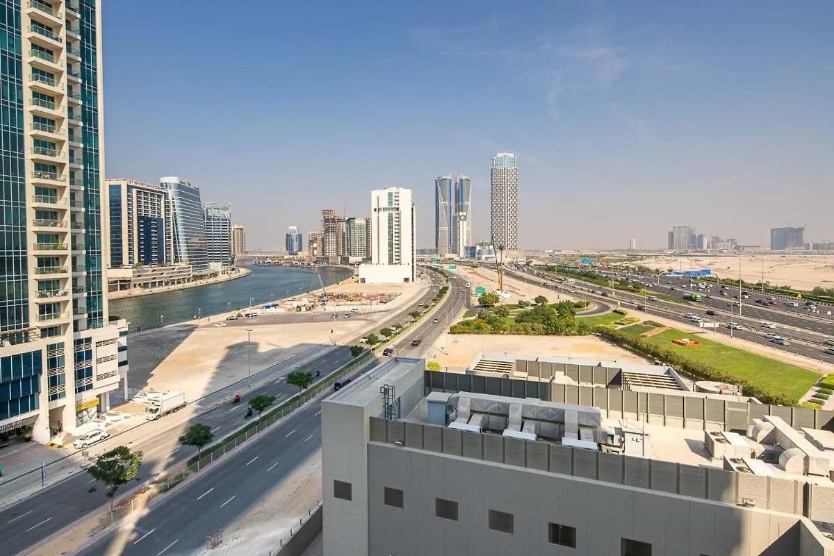 Frank Porter - Bayz Tower By Danube Dubai 0*,